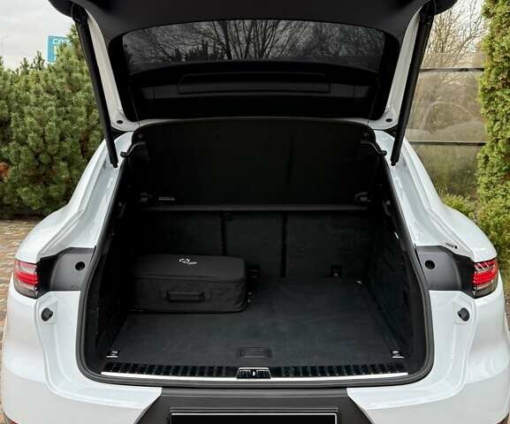 Белый Порше Cayenne Coupe, объемом двигателя 3 л и пробегом 81 тыс. км за 88500 $, фото 15 на Automoto.ua