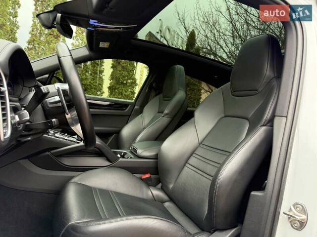 Белый Порше Cayenne Coupe, объемом двигателя 3 л и пробегом 81 тыс. км за 88500 $, фото 22 на Automoto.ua