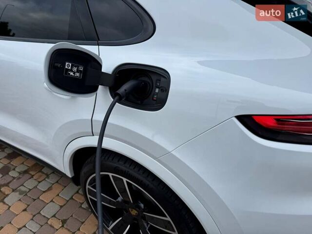 Белый Порше Cayenne Coupe, объемом двигателя 3 л и пробегом 81 тыс. км за 88500 $, фото 16 на Automoto.ua