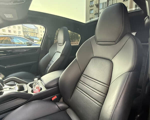 Белый Порше Cayenne Coupe, объемом двигателя 3 л и пробегом 73 тыс. км за 90000 $, фото 5 на Automoto.ua