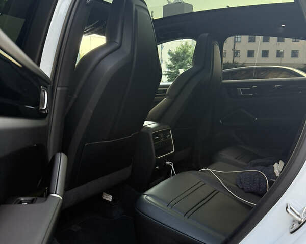 Белый Порше Cayenne Coupe, объемом двигателя 3 л и пробегом 80 тыс. км за 82000 $, фото 2 на Automoto.ua