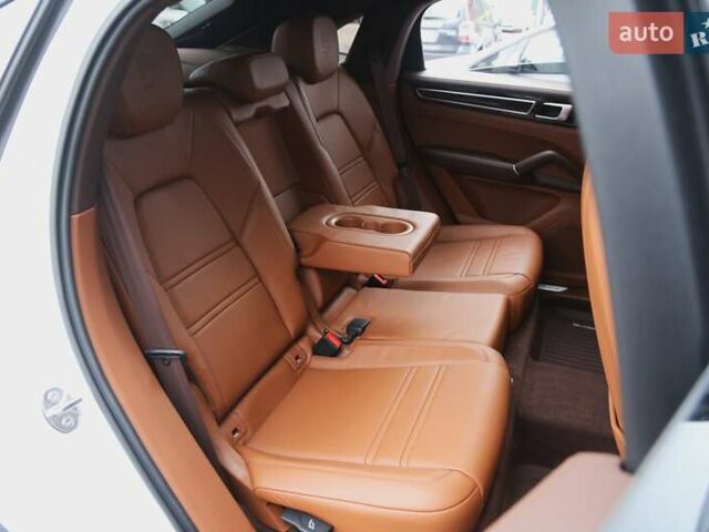 Белый Порше Cayenne Coupe, объемом двигателя 3 л и пробегом 21 тыс. км за 95500 $, фото 11 на Automoto.ua