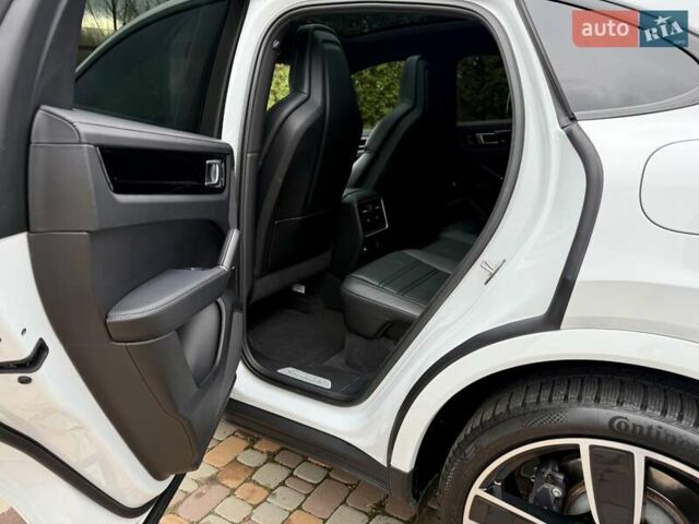 Белый Порше Cayenne Coupe, объемом двигателя 3 л и пробегом 81 тыс. км за 88500 $, фото 25 на Automoto.ua