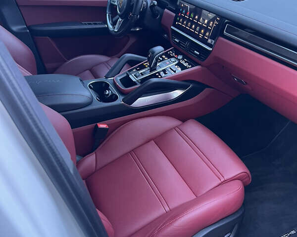 Белый Порше Cayenne Coupe, объемом двигателя 4 л и пробегом 16 тыс. км за 138000 $, фото 9 на Automoto.ua