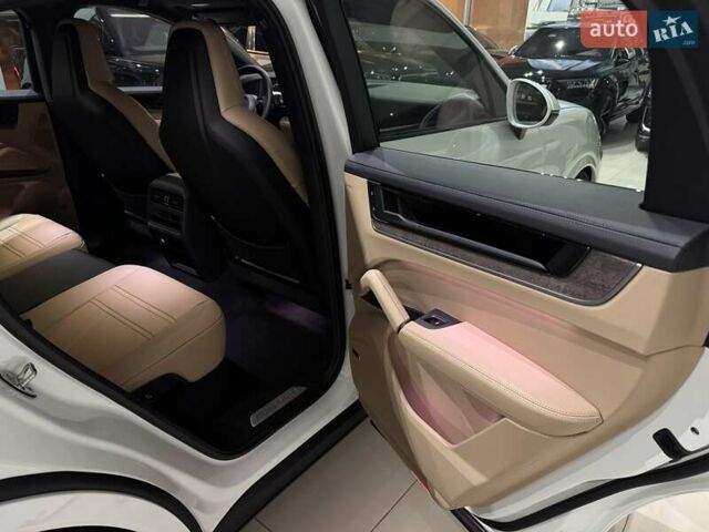 Белый Порше Cayenne Coupe, объемом двигателя 3 л и пробегом 1 тыс. км за 132900 $, фото 159 на Automoto.ua
