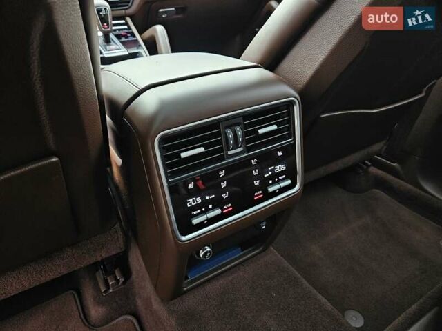 Черный Порше Cayenne Coupe, объемом двигателя 3 л и пробегом 119 тыс. км за 74900 $, фото 38 на Automoto.ua