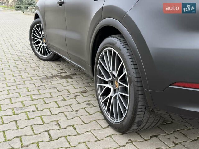 Чорний Порше Cayenne Coupe, об'ємом двигуна 3 л та пробігом 60 тис. км за 84800 $, фото 48 на Automoto.ua