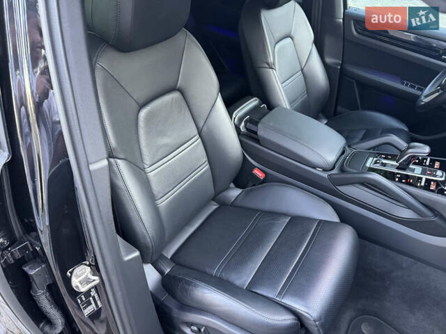 Черный Порше Cayenne Coupe, объемом двигателя 3 л и пробегом 49 тыс. км за 89700 $, фото 27 на Automoto.ua