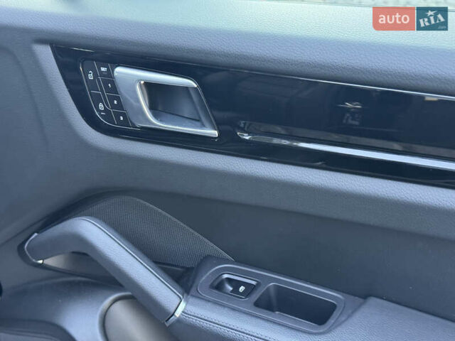 Черный Порше Cayenne Coupe, объемом двигателя 3 л и пробегом 49 тыс. км за 89700 $, фото 24 на Automoto.ua
