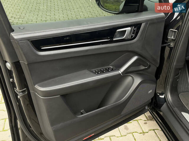 Чорний Порше Cayenne Coupe, об'ємом двигуна 3 л та пробігом 60 тис. км за 84800 $, фото 70 на Automoto.ua