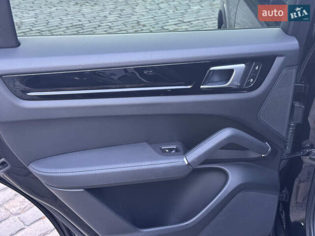 Черный Порше Cayenne Coupe, объемом двигателя 3 л и пробегом 49 тыс. км за 89700 $, фото 17 на Automoto.ua