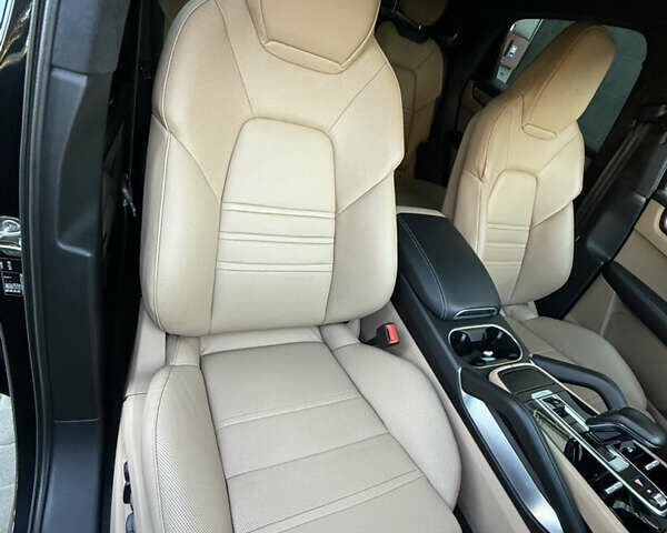 Черный Порше Cayenne Coupe, объемом двигателя 4 л и пробегом 64 тыс. км за 139000 $, фото 24 на Automoto.ua