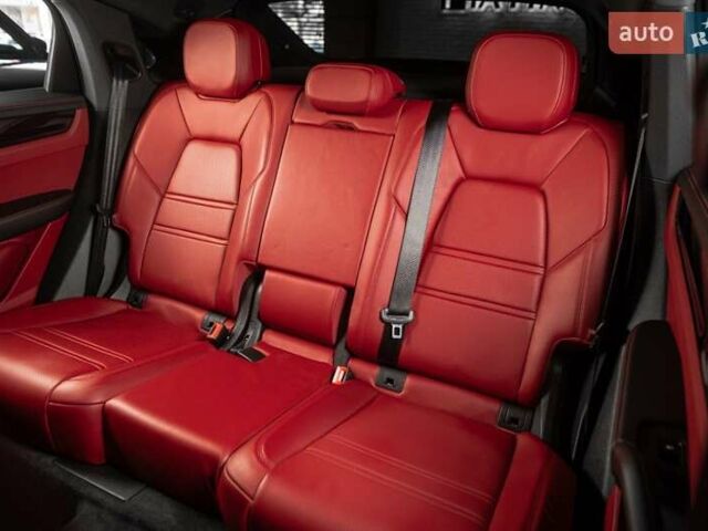 Черный Порше Cayenne Coupe, объемом двигателя 3 л и пробегом 34 тыс. км за 89900 $, фото 23 на Automoto.ua