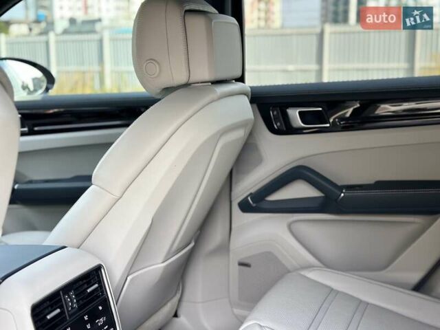 Черный Порше Cayenne Coupe, объемом двигателя 2.89 л и пробегом 10 тыс. км за 93777 $, фото 21 на Automoto.ua