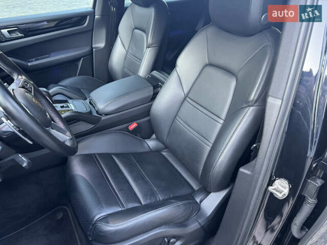 Черный Порше Cayenne Coupe, объемом двигателя 3 л и пробегом 49 тыс. км за 89700 $, фото 15 на Automoto.ua