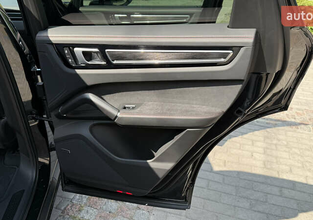 Чорний Порше Cayenne Coupe, об'ємом двигуна 4 л та пробігом 22 тис. км за 135900 $, фото 24 на Automoto.ua