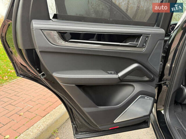 Черный Порше Cayenne Coupe, объемом двигателя 4 л и пробегом 23 тыс. км за 249900 $, фото 80 на Automoto.ua