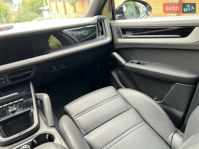 Порше Cayenne Coupe 2023 в Киеве на Automoto.ua Черный Порше Cayenne Coupe, объемом двигателя 3 л и пробегом 44 тыс. км за 125000 $, фото 43 на Automoto.ua