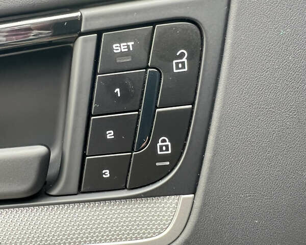 Порше Cayenne Coupe 2023 в Киеве на Automoto.ua Черный Порше Cayenne Coupe, объемом двигателя 3 л и пробегом 44 тыс. км за 125000 $, фото 54 на Automoto.ua