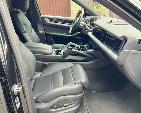 Порше Cayenne Coupe 2023 в Киеве на Automoto.ua Черный Порше Cayenne Coupe, объемом двигателя 3 л и пробегом 44 тыс. км за 125000 $, фото 40 на Automoto.ua