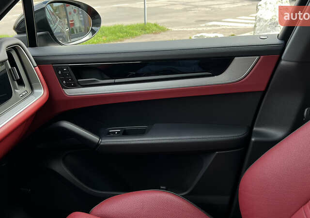 Порше Cayenne Coupe 2023 в Львове на Automoto.ua Черный Порше Cayenne Coupe, объемом двигателя 3 л и пробегом 6 тыс. км за 137000 $, фото 25 на Automoto.ua