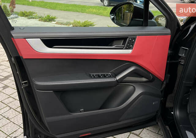 Порше Cayenne Coupe 2023 в Львове на Automoto.ua Черный Порше Cayenne Coupe, объемом двигателя 3 л и пробегом 6 тыс. км за 137000 $, фото 48 на Automoto.ua