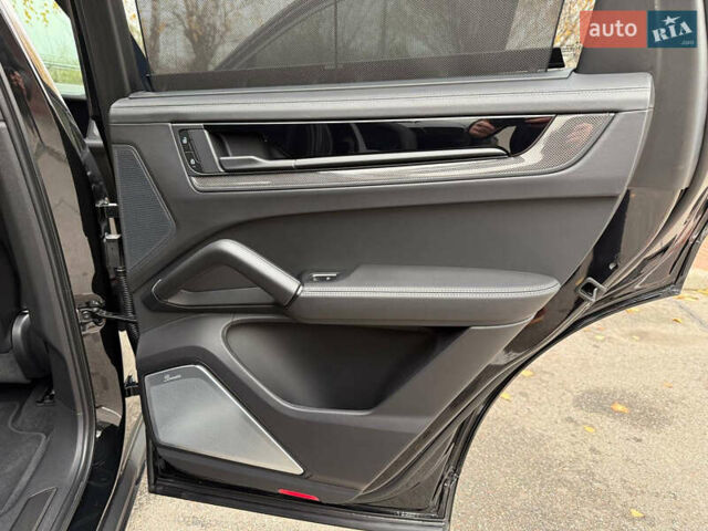 Черный Порше Cayenne Coupe, объемом двигателя 4 л и пробегом 23 тыс. км за 249900 $, фото 84 на Automoto.ua