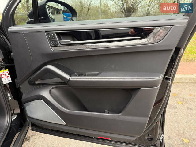 Черный Порше Cayenne Coupe, объемом двигателя 4 л и пробегом 23 тыс. км за 249900 $, фото 91 на Automoto.ua