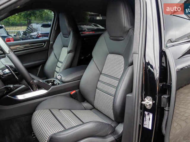 Черный Порше Cayenne Coupe, объемом двигателя 4 л и пробегом 12 тыс. км за 135000 $, фото 29 на Automoto.ua
