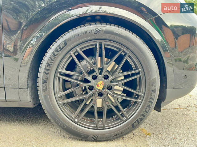 Порше Cayenne Coupe 2023 в Киеве на Automoto.ua Черный Порше Cayenne Coupe, объемом двигателя 3 л и пробегом 44 тыс. км за 125000 $, фото 25 на Automoto.ua