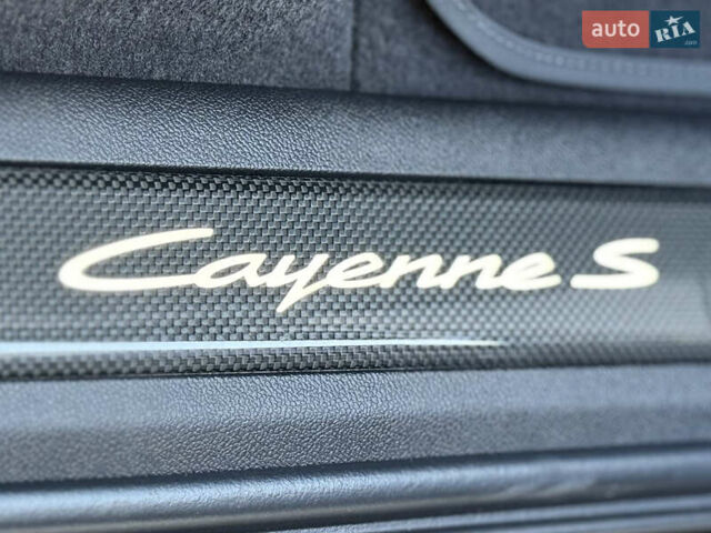 Черный Порше Cayenne Coupe, объемом двигателя 3.98 л и пробегом 19 тыс. км за 175000 $, фото 58 на Automoto.ua