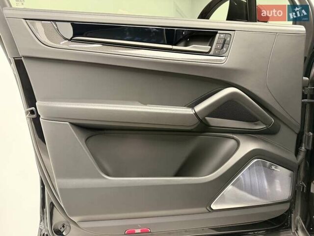 Черный Порше Cayenne Coupe, объемом двигателя 4 л и пробегом 25 тыс. км за 302700 $, фото 28 на Automoto.ua