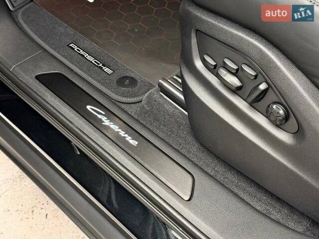 Черный Порше Cayenne Coupe, объемом двигателя 3 л и пробегом 1 тыс. км за 166500 $, фото 25 на Automoto.ua