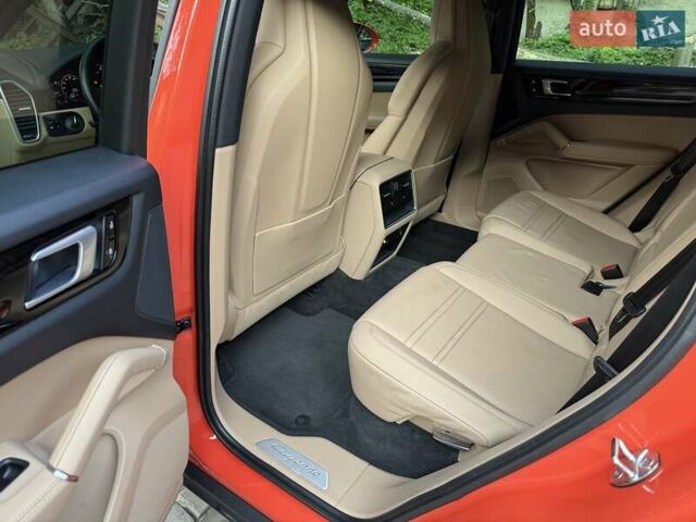 Красный Порше Cayenne Coupe, объемом двигателя 3 л и пробегом 71 тыс. км за 64500 $, фото 5 на Automoto.ua