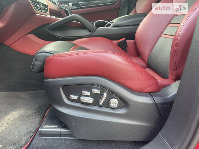 Красный Порше Cayenne Coupe, объемом двигателя 0 л и пробегом 25 тыс. км за 112000 $, фото 16 на Automoto.ua