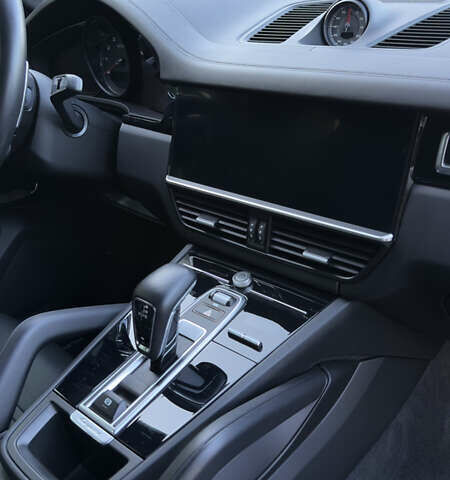 Порше Cayenne Coupe, объемом двигателя 4 л и пробегом 25 тыс. км за 108000 $, фото 24 на Automoto.ua