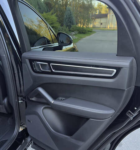 Порше Cayenne Coupe, объемом двигателя 4 л и пробегом 25 тыс. км за 105000 $, фото 25 на Automoto.ua