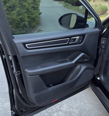 Порше Cayenne Coupe, объемом двигателя 4 л и пробегом 25 тыс. км за 108000 $, фото 14 на Automoto.ua