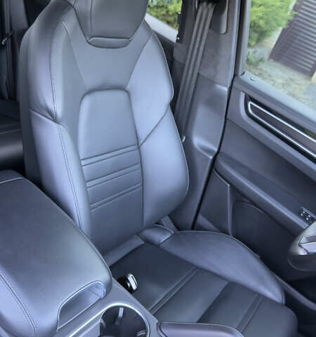 Порше Cayenne Coupe, объемом двигателя 4 л и пробегом 25 тыс. км за 105000 $, фото 24 на Automoto.ua