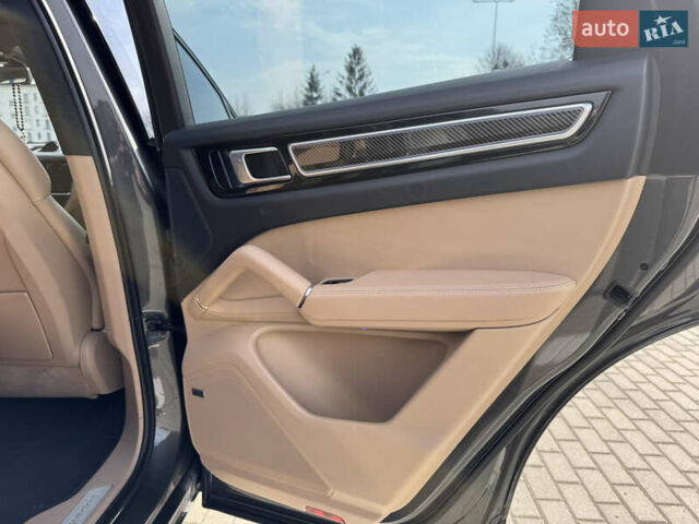 Серый Порше Cayenne Coupe, объемом двигателя 3 л и пробегом 57 тыс. км за 77000 $, фото 27 на Automoto.ua
