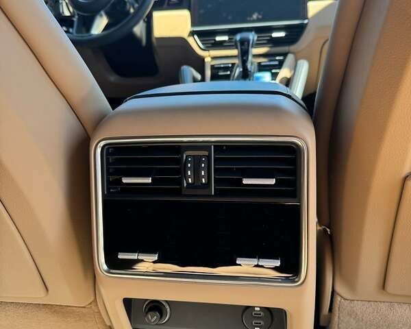 Сірий Порше Cayenne Coupe, об'ємом двигуна 4 л та пробігом 57 тис. км за 99800 $, фото 31 на Automoto.ua