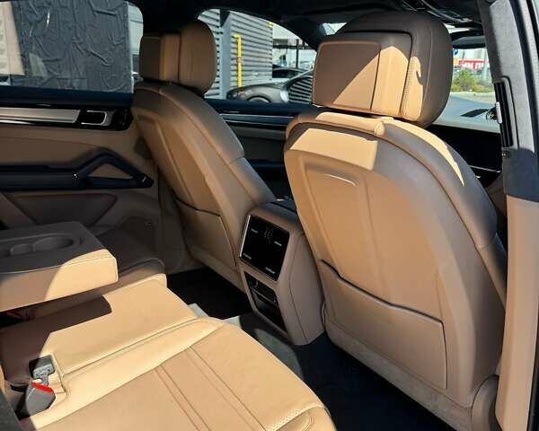 Серый Порше Cayenne Coupe, объемом двигателя 4 л и пробегом 57 тыс. км за 105000 $, фото 21 на Automoto.ua