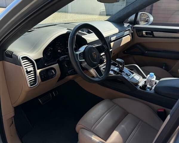 Сірий Порше Cayenne Coupe, об'ємом двигуна 4 л та пробігом 57 тис. км за 99800 $, фото 34 на Automoto.ua