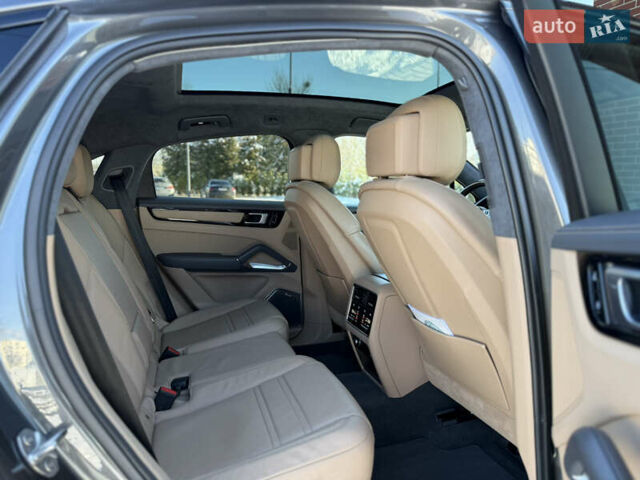 Серый Порше Cayenne Coupe, объемом двигателя 4 л и пробегом 34 тыс. км за 99900 $, фото 78 на Automoto.ua