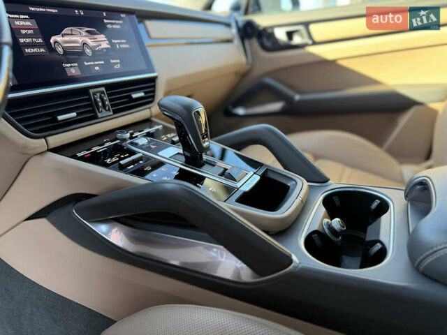 Серый Порше Cayenne Coupe, объемом двигателя 4 л и пробегом 34 тыс. км за 99900 $, фото 44 на Automoto.ua