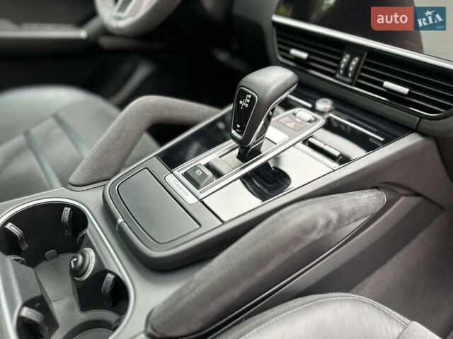 Серый Порше Cayenne Coupe, объемом двигателя 4 л и пробегом 56 тыс. км за 99000 $, фото 45 на Automoto.ua