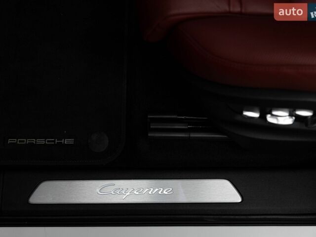 Серый Порше Cayenne Coupe, объемом двигателя 3 л и пробегом 56 тыс. км за 91000 $, фото 43 на Automoto.ua