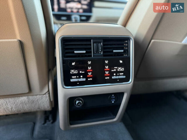 Серый Порше Cayenne Coupe, объемом двигателя 4 л и пробегом 34 тыс. км за 99900 $, фото 69 на Automoto.ua