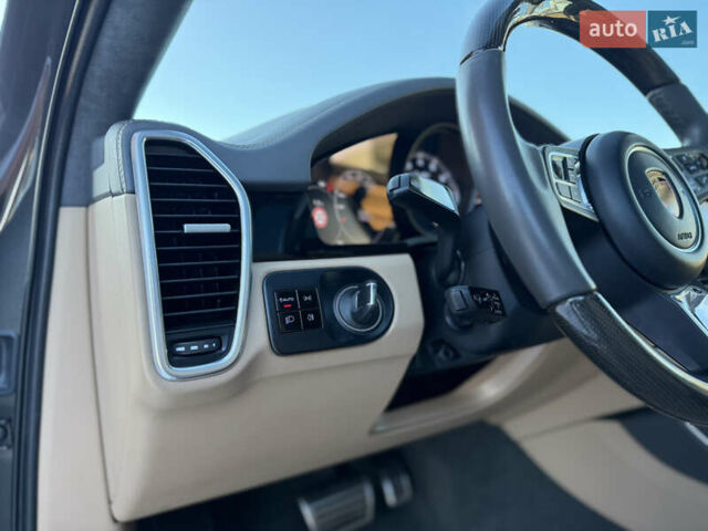 Серый Порше Cayenne Coupe, объемом двигателя 4 л и пробегом 34 тыс. км за 99900 $, фото 38 на Automoto.ua