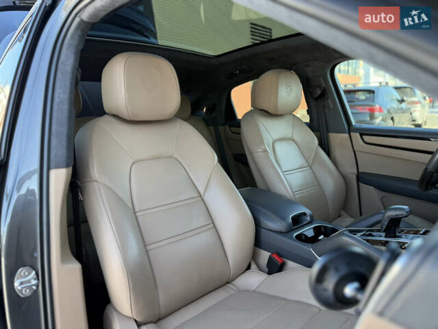 Серый Порше Cayenne Coupe, объемом двигателя 4 л и пробегом 34 тыс. км за 99900 $, фото 82 на Automoto.ua